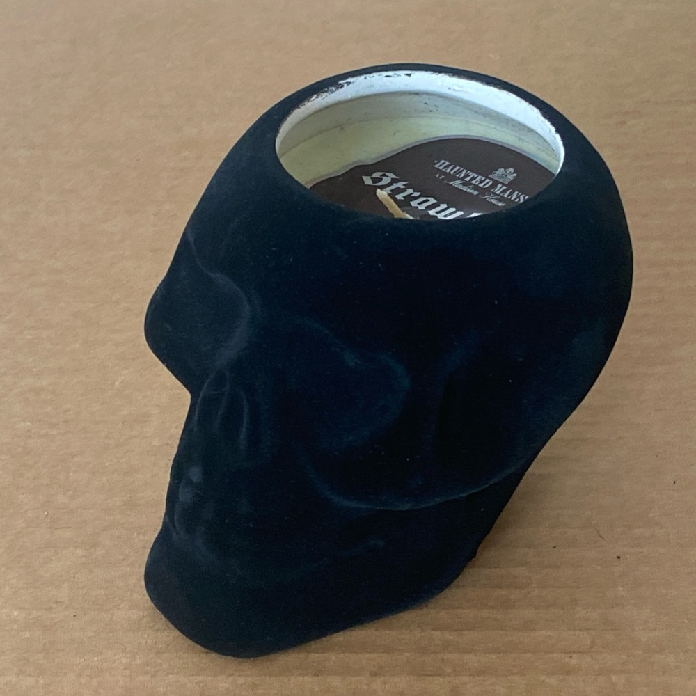 Enchante | Black Suede Skull Candle 12 oz | Strawberry Bergamot